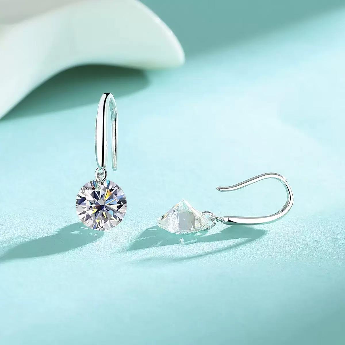 【#A379】(Craig)925Sterling Silver Synthetic Moissanite earrings